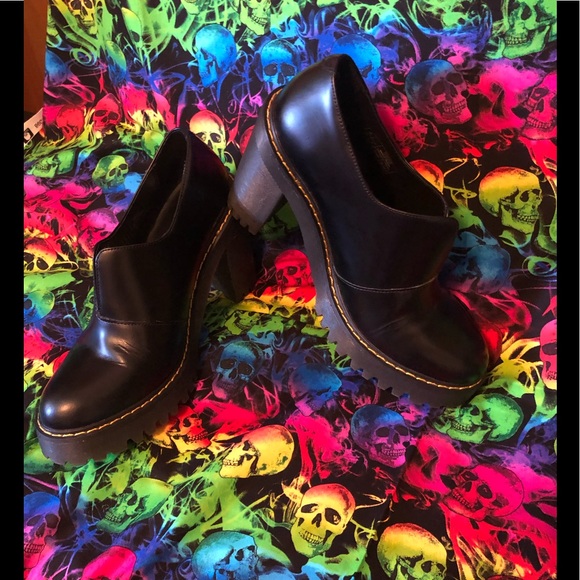 😻 Dr. Martens Cordelia size 8 women’s slip on heel leather shoes 😻 - Picture 3 of 10